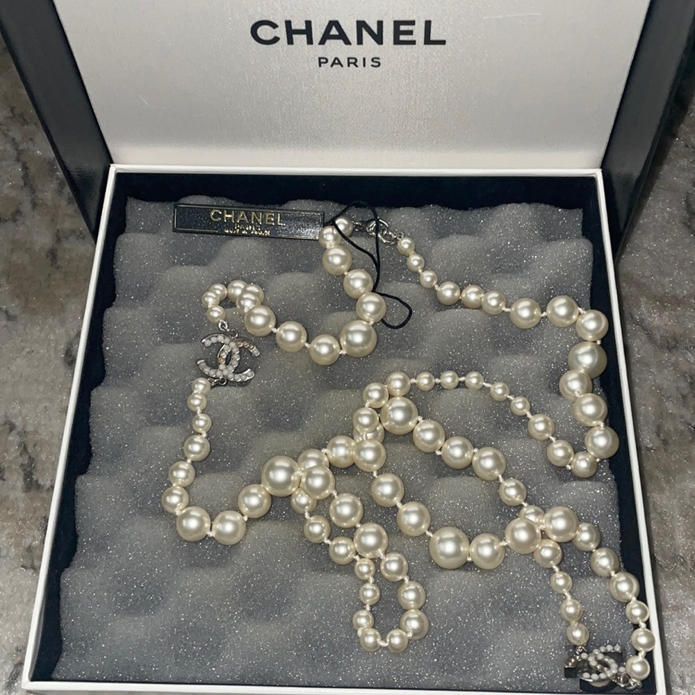 Authentic CHANEL Pearl Necklace - made in France